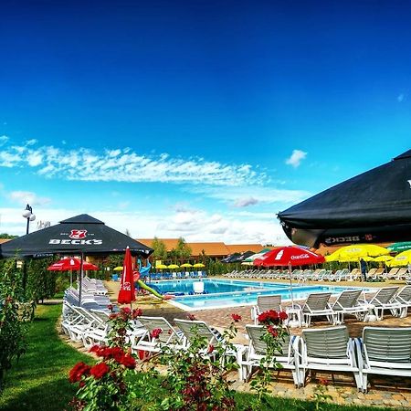 Aqua Party Hotel Victoria  Exterior photo